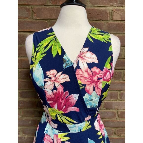 Entro Navy Floral Sleeveless Fit n Flare Dress Size Medium NWT - Picture 3 of 6
